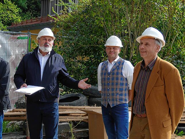 Norbert Bruder (links) und Stefan Siegel-Holz (rechts) berichteten über Vorhaben und Konzept. In der Mitte Kundenberater Robert Hartmann ...