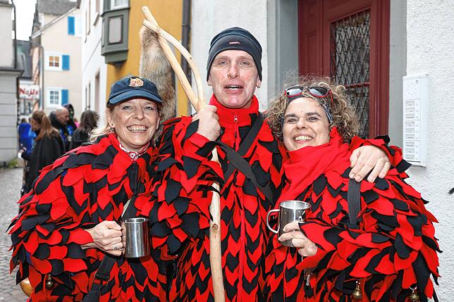 Bild 15: Buntes Treiben in den Gassen &ndash; Narren erobern bei der Straßenfastnacht die Stadt