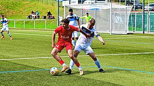 Zweikämpfe bestimmten die Partie zwischen Tennenbronn und Geisingen, das der FVT am Ende mit 3:1 gewann.