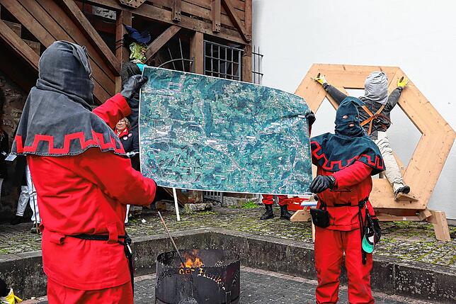 Bild 33: Das Narrengericht in Tiengen kennt keine Gnade! Das sind die Bilder