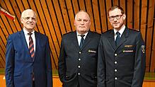 Die Feuerwehrabteilung Buchenberg hat in einer außerordentlichen Versammlung Erich Dieterle (Mitte) als Abteilungskommandant gewählt, ...