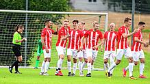 In der Szene bejubeln die Spieler des FC Pfaffenweiler einen Treffer in Aasen. In der am Freitag beginnenden Saison der ...