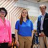 Bürgermeisterin Monika Laule und Fachbereichsleiter Erik Hörenberg mit der neuen Leiterin der Musikschule, Christina Burchardt (Mitte).