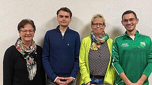 Sie freuen sich über Ehrennadeln des VfR Sauldorf für treue Mitgliedschaft: Brigitte Abreder (von links) über die Vereinsnadel in Silber ...
