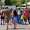Die Promenade über Pfingsten: Abstände wurden nicht eingehalten, Mund-Nasen-Masken trug fast niemand. Die Stadt sah und sieht dennoch ...