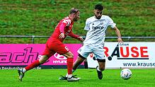 Der TSV Konstanz um Kaan Demirekin (rechts), hier in der Partie gegen den FC Rot-Weiss Salem (Esref Metin Su), belegt aktuell den 15. ...