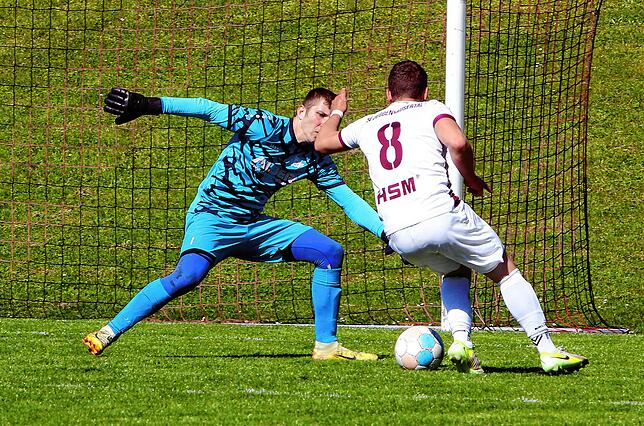 Bild 10: Das torreiche Kellerderby gewinnt der SV Deggenhausertal! Wir waren mit der Kamera dabei!