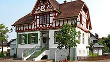 Das alte Rathaus in Iznang wird seit einer Weile saniert. Nun stehen noch Arbeiten an der Küche aus. Im Gemeinderat ging es jüngst um ...