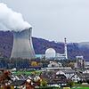 Mehr Strom produziert hat das Schweizer Kernkraftwerk Leibstadt nach Unternehmensangaben im Geschäftsjahr 2020. Im Vordergrund zu sehen ...