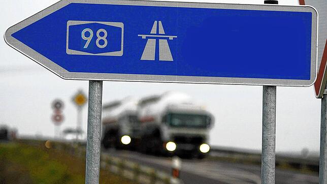 In die Planung der A 98 (hier eine Fotomontage) kommt mit dem neuen Vorschlag der Deges wieder Tempo.