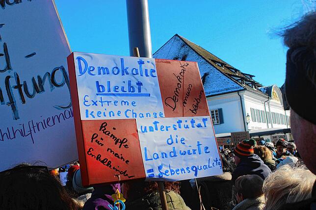 Bild 13: Kundgebung gegen Rechtsextremismus: Bilder von der Veranstaltung auf dem Landungsplatz