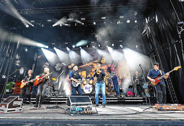 Bild 17: Einzigartige Stimmung beim BAP-Konzert auf dem Hohentwielfestival in Singen: Die besten Fotos gibt es hier