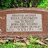 Der kleine Grabstein für Rosa Salomon. Sie starb am 19. September 1962 in Chicago/USA.
