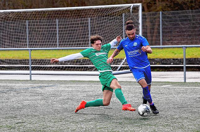 Bild 1: Die besten Bilder der Partie zwischen den B-Jugendteams des FC Radolfzell und der DJK Villingen