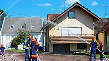 Die Jugendfeuerwehr benötigt nur wenige Minuten bis zum Kommando &bdquo;Wasser marsch&ldquo;. Die Schauübung war Teil der ...