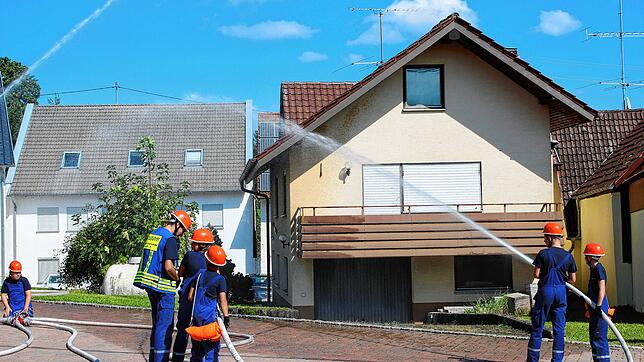 Die Jugendfeuerwehr benötigt nur wenige Minuten bis zum Kommando &bdquo;Wasser marsch&ldquo;. Die Schauübung war Teil der ...