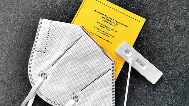 Maske, Impfbuch und Corona Test werden die Menschen noch eine Zeit lang begleiten. Wir haben uns umgehört, wie stark sie aktuell in der ...