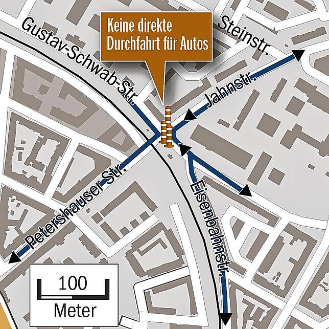 Bild 2: &bdquo;Wer mit dem Auto kommt, muss Umwege in Kauf nehmen&ldquo;: Zukünftig sichern Poller die Fahrradstraße in Petershausen