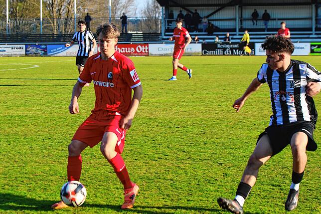 Bild 13: Die U17 des SC Freiburg zu Gast im Friedengrund: Das sind unsere Bilder!
