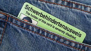 Mit einem Schwerbehindertenausweis hat man bestimmte Vorteile.