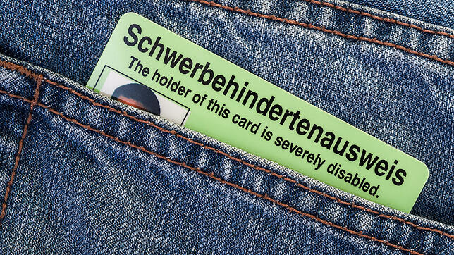 Mit einem Schwerbehindertenausweis hat man bestimmte Vorteile.