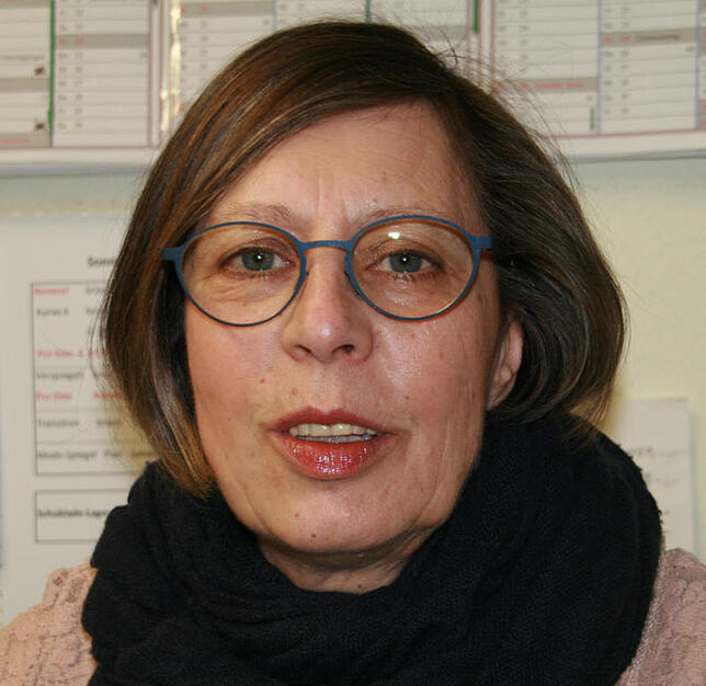 Monika Kurb, Optikerin.