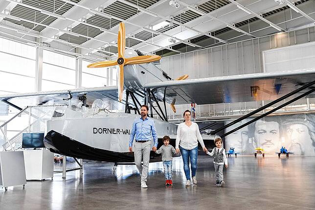 Ein originalgetreuer Nachbau des berühmten Dornier Wals steht heute in der Museumshalle. Der echte Wal wurde im Zweiten Weltkrieg zerstört.