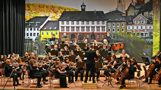 Auch im Herbst vergangenen Jahres begeisterte das Sinfonieorchester beim Konzert im Triberger Kurhaus. Am 2. November spielen die ...