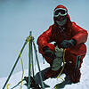 Reinhold Messner 1978 auf dem Gipfel des Mount Everest. War er wirklich auf den Gipfeln aller 8000er? Ein Chronist aus Lörrach stellt ...