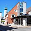 Das Kulturzentrum Altes Forstamt auf einem Archivbild: Das Stadtmuseum muss nach den neuen Corona-Regeln schließen, Bücherei und ...