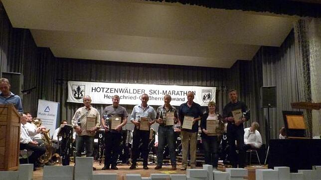 Aktiv im Vorstand: Geehrt für zehn Jahre Einsatz im Vorstand wurden Adolf Harsch, Jochen Deutschmann, Karl Albiez, Ulrich Bächle, Uwe ...