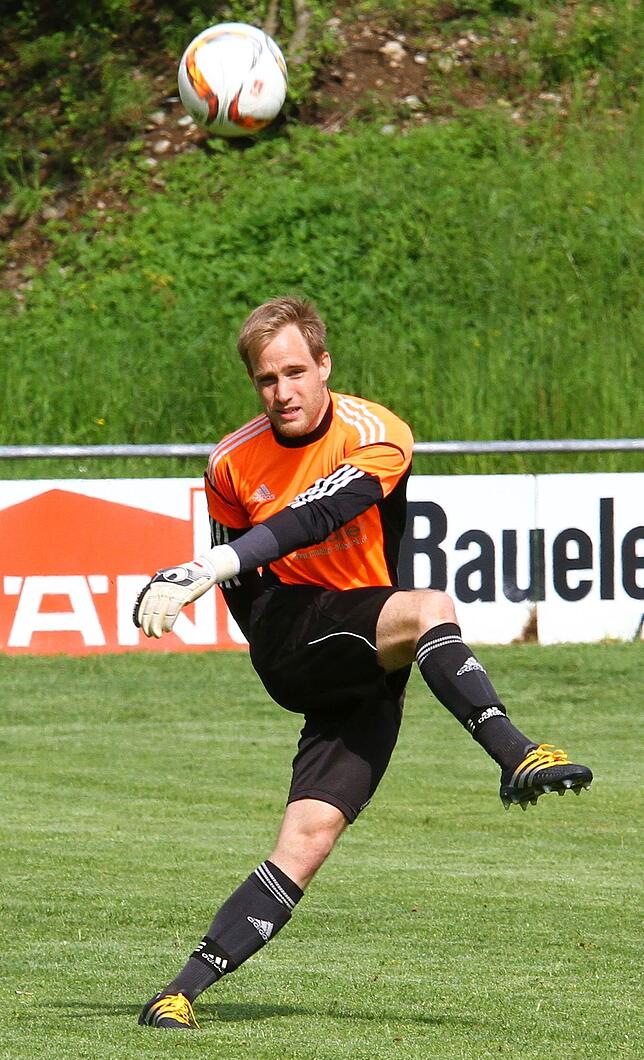 Kraftvoll: Simon Eckert beim Abschlag.