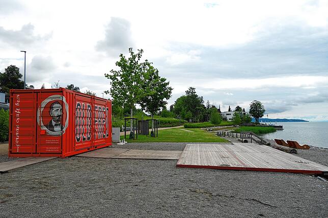 Die Beach Bar steckt im Container.