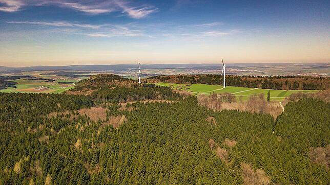 Auf der Länge sollen elf Windkraftanlagen entstehen. Doch momentan stehen alle Arbeiten still, denn das Verwaltungsgericht in Freiburg ...