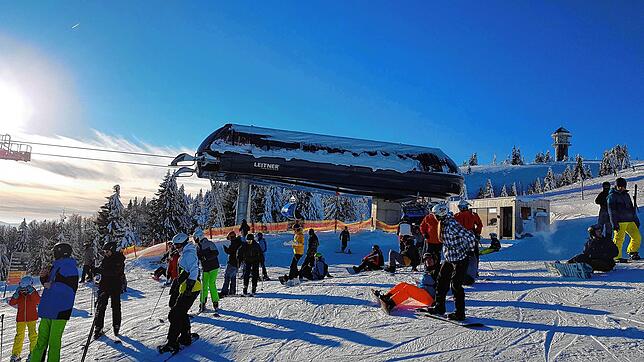 Feldberg ist ein beliebtes Skigebiet im Winter: Der Feldberger Liftverbund ist Betreiber der Skilifte. Ab 1.1.2021 wird er nicht mehr ...