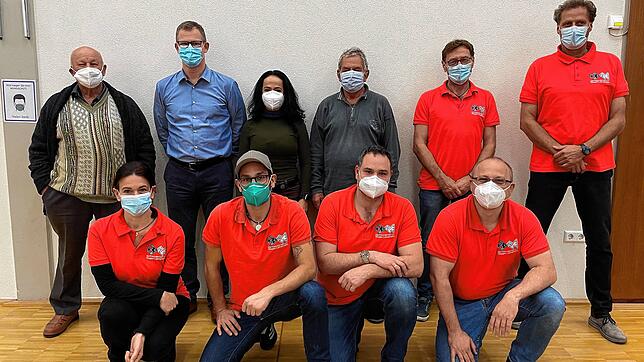 Das Vorstandsteam (vorne von links): Ramona Biller, Jonas Schmidtberger, Christopher Schmidtberger und Alexander Märzendorfer; hinten ...