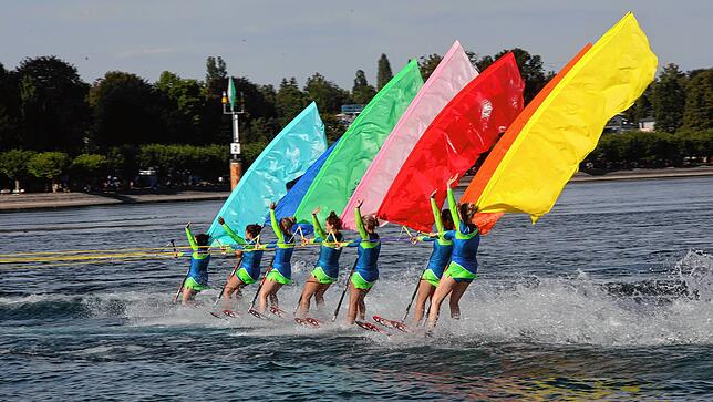 Bild 1: Konstanzer Seenachtfest 2022: Ein Highlight des Tages ist die Wasserski-Show
