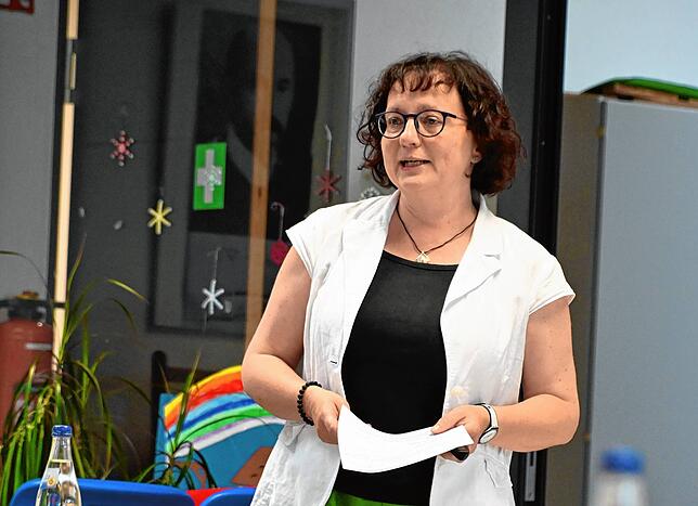 Alexandra Maier-Lipp, die Leiterin der Korbinian-Brodmann-Schule in Hohenfels-Liggersdorf, spricht im Gemeinderat.