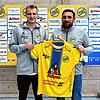 Neuzugang Sören Fuhrmann (links) mit HSG-Geschäftsführer Sport André Melchert.