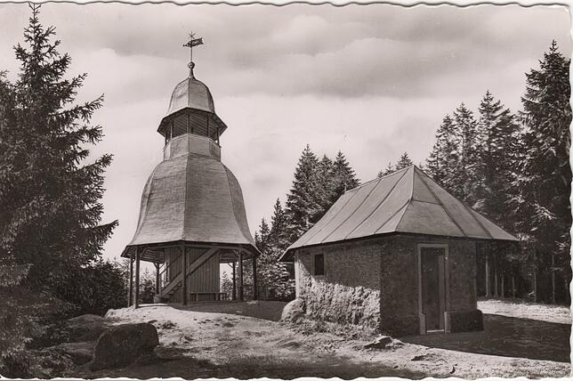 1930: Der Gugelturm, scherzhaft auch der neue Hotz, ist ein Aussichtturm auf dem Gugel. Der erste Turm, ein glockenförmiger Bau, auf der ...