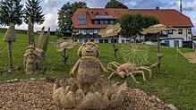Biene Maja und ihre Freunde beim Strohskulpturen-Wettbewerb in Frohnschwand (Archivbild).