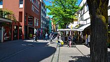 Die Singener Scheffelstraße bietet als Fußgängerzone ein schönes Flair. Die Geschäfte würden sich in der früheren Singener ...