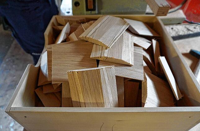 Bild 2: Glühende Scheiben sausen ins Tal! So werden die Holzscheiben für das Scheibenschlagen hergestellt