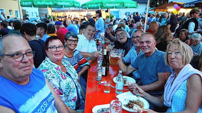Bild 2: Dingelsdorf feiert wieder! Auf dem Dorfplatz findet das Herbstfest statt