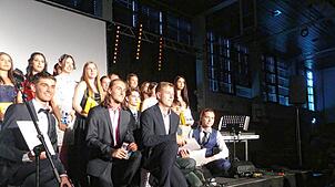 Bild : Erfolgreicher Abschluss: Abiturientinnen feiern in Tiengen ihren Abiball