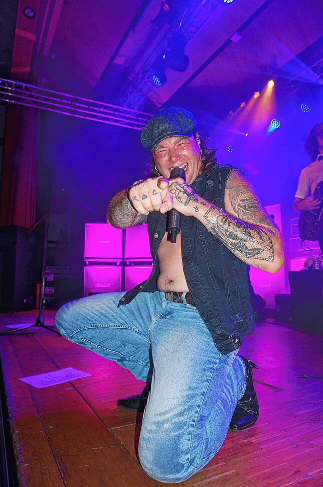 Bild 12: Barock serviert musikalisches Feuerwerk: Bilder der AC/DC Tribute Show in Unadingen