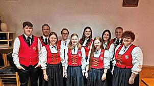 Neu aufgenommene und geehrte Mitglieder (von links): Philipp Kramer, Alexander Boos, Claudia Kienzler, Evelyn Hepp, Katharina Hummel, ...