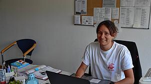 Seit zwei Jahren berät Shania Kniffka Schüler, aber auch Lehrer und Eltern an der Gerbert-Schule. Foto: Christiane Sahli