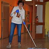 Ilona Schieron aus Ablach reinigt den Kindergarten Kunterbunt in Meßkirch, den Bauhof und die Halle in Rengetsweiler.