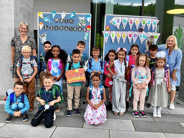 15 Jungen und Mädchen wurden in die Grundschulförderklasse der Heinrich-Hansjakob-Schule Waldshut eingeschult. Klassenlehrerinnen sind ...
